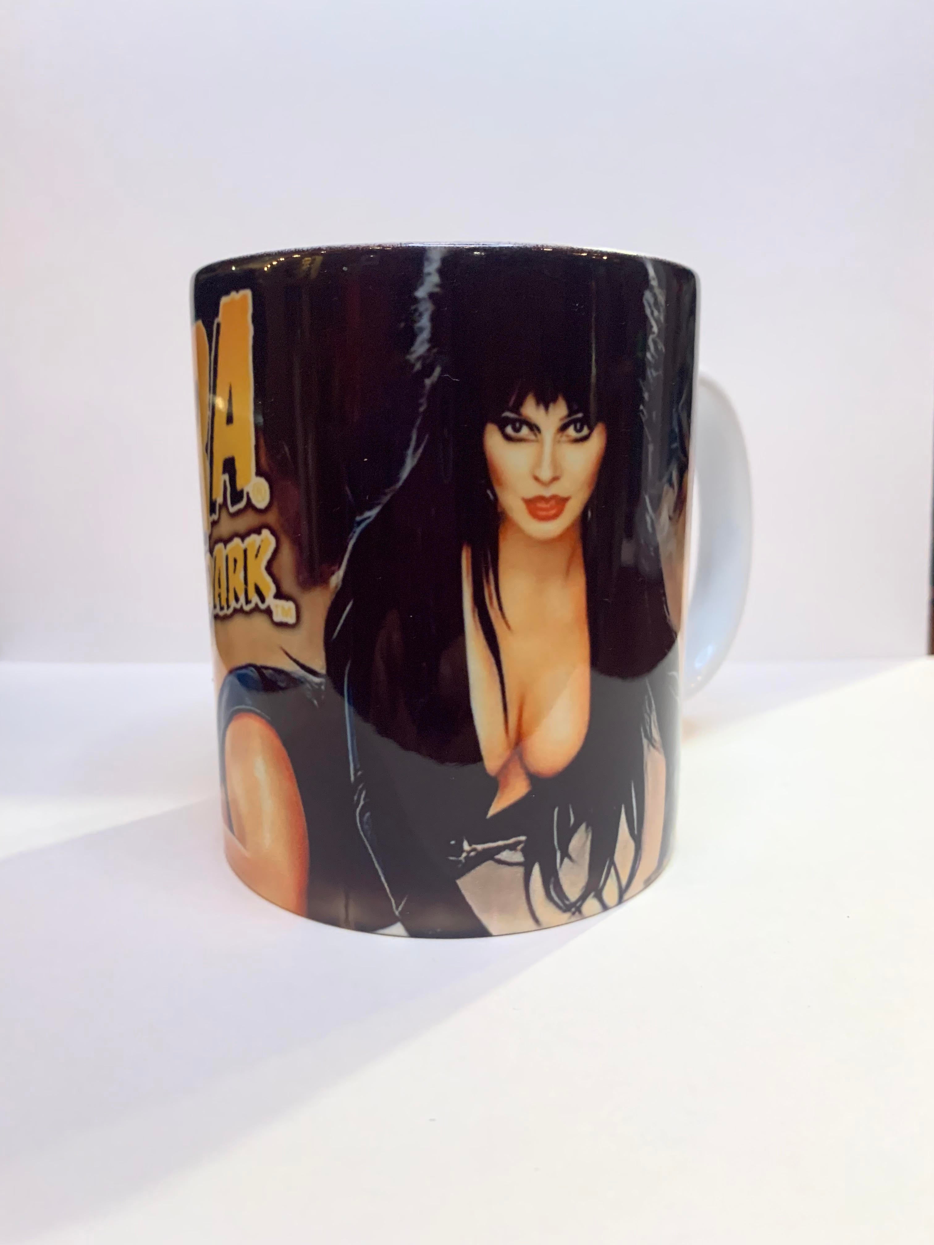 Taza Elvira Mistress of the Dark • Cerámica de 11 oz • Regalo icónico de terror