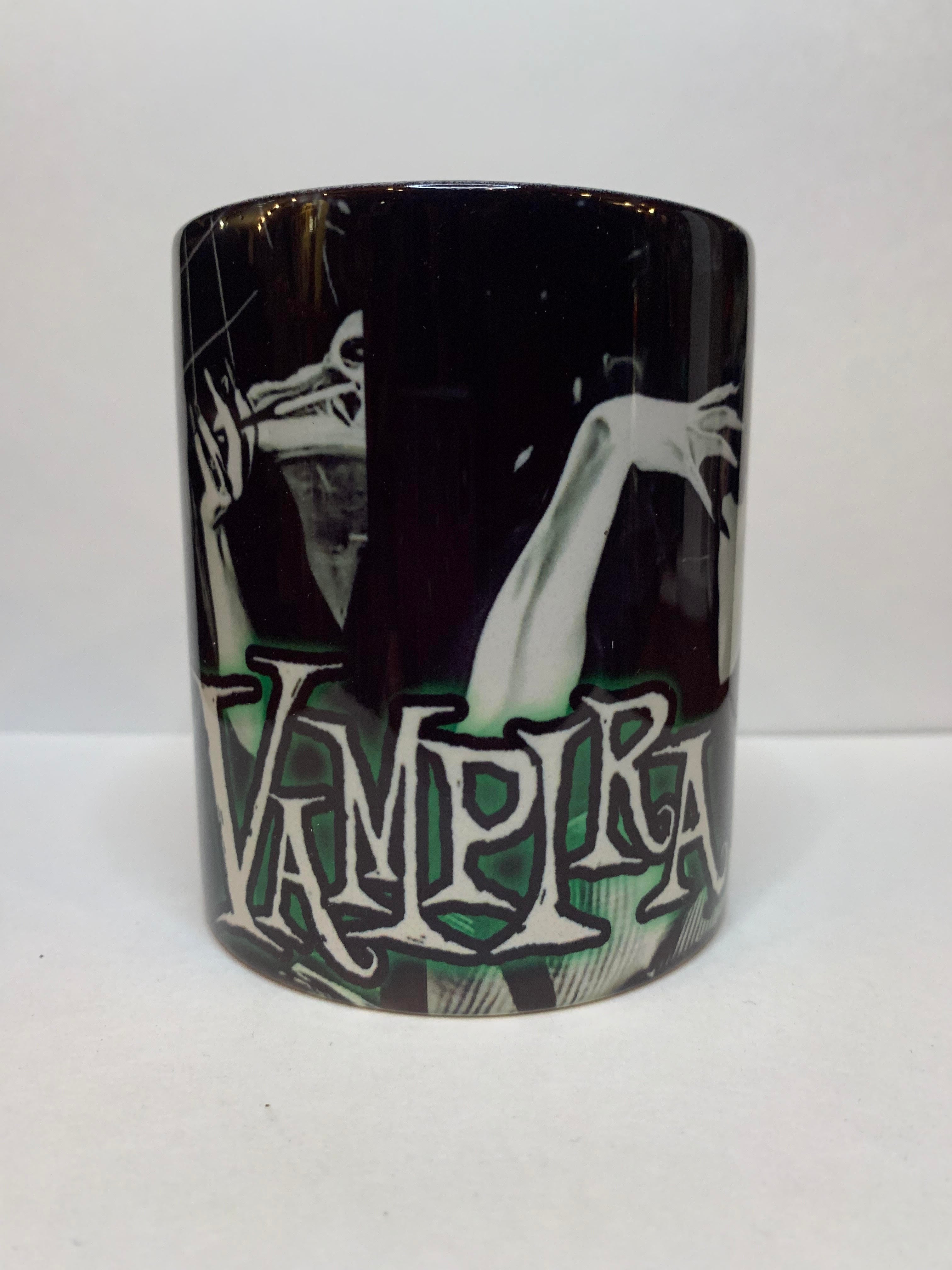 Taza Vampira • Cerámica de 11 oz • Diseñada por Monster Ink